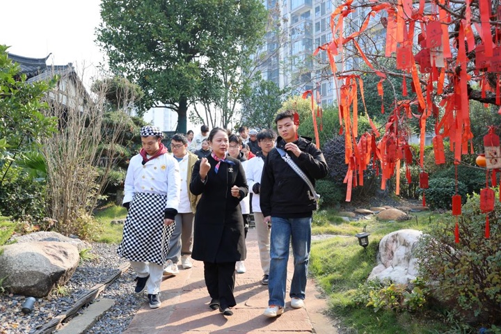 長(zhǎng)沙新東方烹飪學(xué)校走進(jìn)喜苑人文餐廳