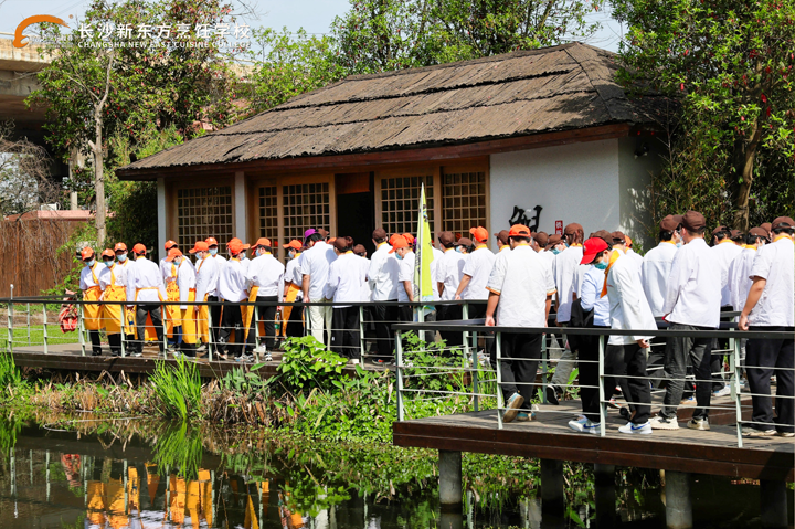 ϖ|߼(j)W(xu)У̽L(fng)ϲԷļСԺI(y)ҕҰ