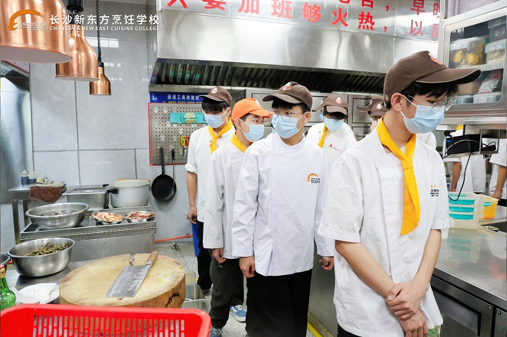 初高中生上職校學技術