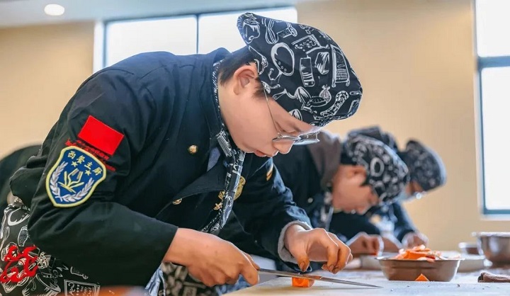 初高中生上職校學技術