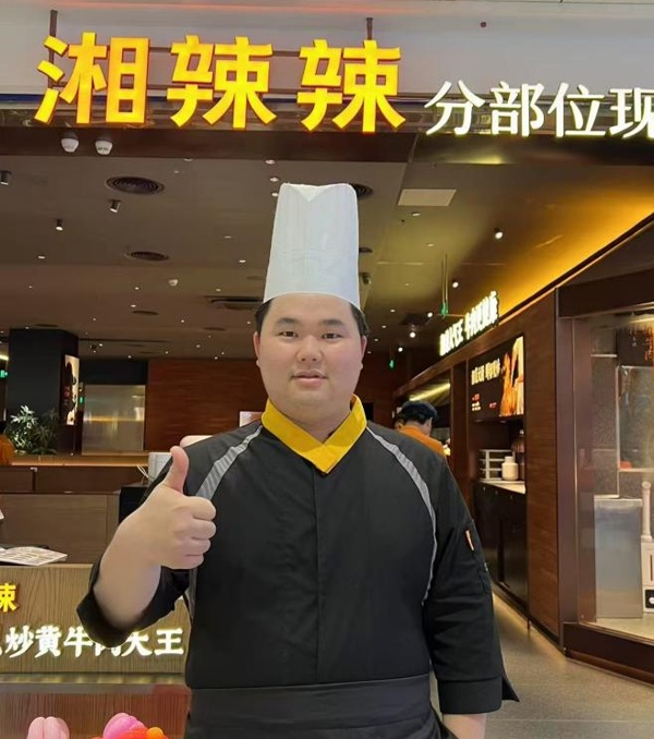 榜樣的力量|從灶臺到管理:新東方學子鄧偉的“火候”人生