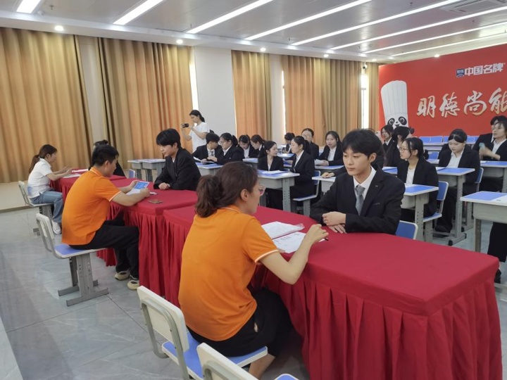 長沙新東方烹飪學(xué)校西點(diǎn)專業(yè)專場招聘會圓滿落幕