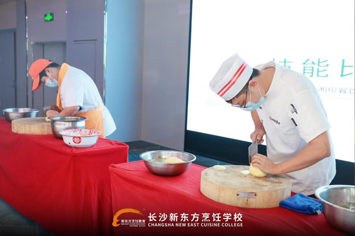 長沙新東方學子走進阿俊迎賓樓