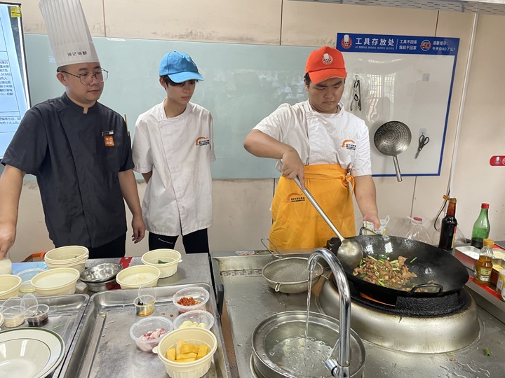 徐記海鮮行政總廚王天山來(lái)校授課啦