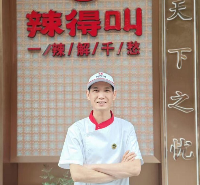 從灶臺學徒到廚師長:周文在新東方與湘菜江湖的成長之路