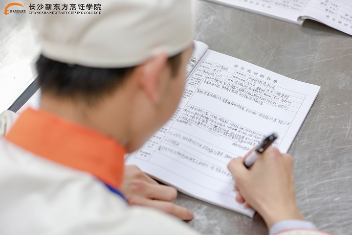 學(xué)廚師一般多少費(fèi)用