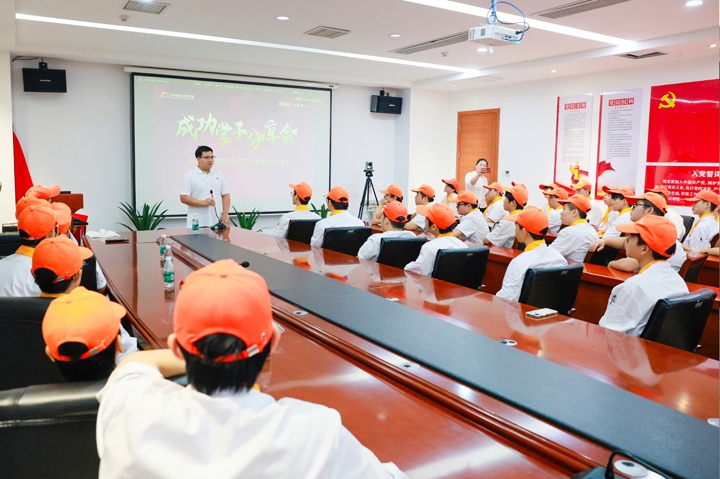 新東方烹飪學(xué)子向海楠榮歸母校