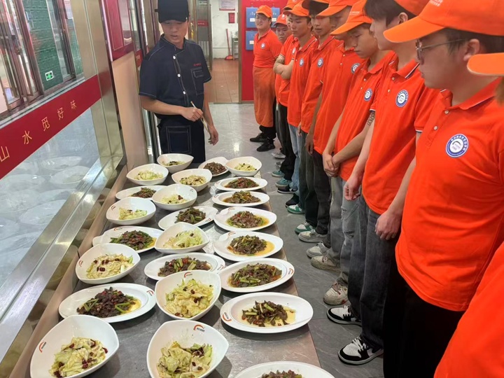 6家餐飲名企大咖走進(jìn)湖南東方高級(jí)技工學(xué)校傳經(jīng)送寶