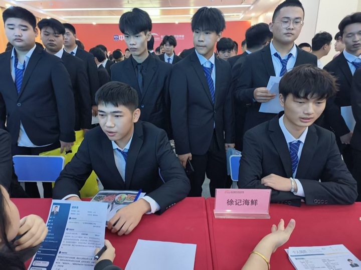 湖南東方高級技工學(xué)校秋季校園招聘會圓滿落幕