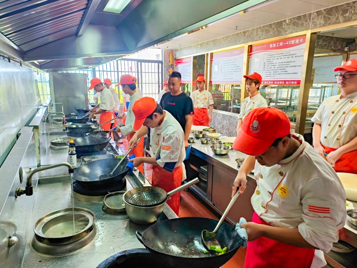 深圳辣可可第12期產教融合訂單班在湖南東方高級技工學校完成選拔