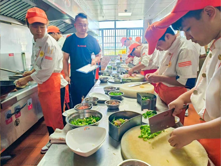 深圳辣可可第12期產教融合訂單班在湖南東方高級技工學校完成選拔