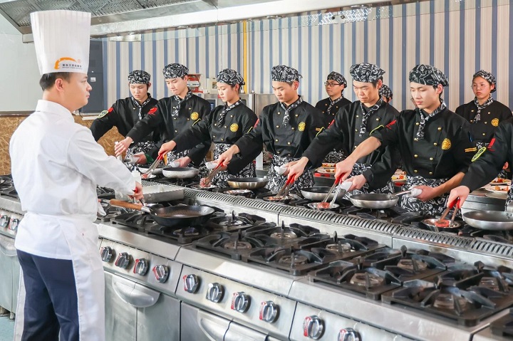 學廚師去廚師學校