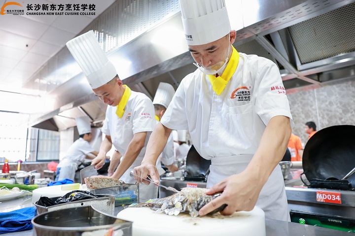 學廚師去廚師學校